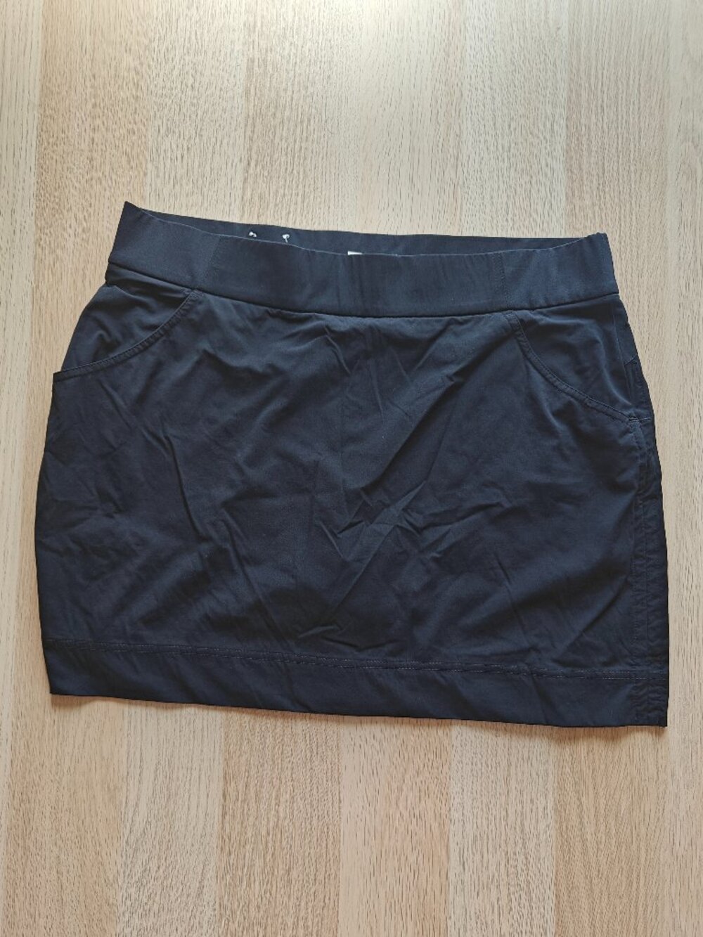 COLUMBIA ATHLETIC SKORTS (SIZE XL)